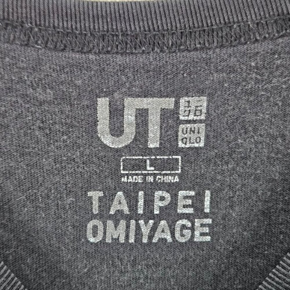 Uniqlo T-Shirt UT Taipei Omiyage Dragon Lantern Fish Graphic Print Tee - Picture 7 of 10